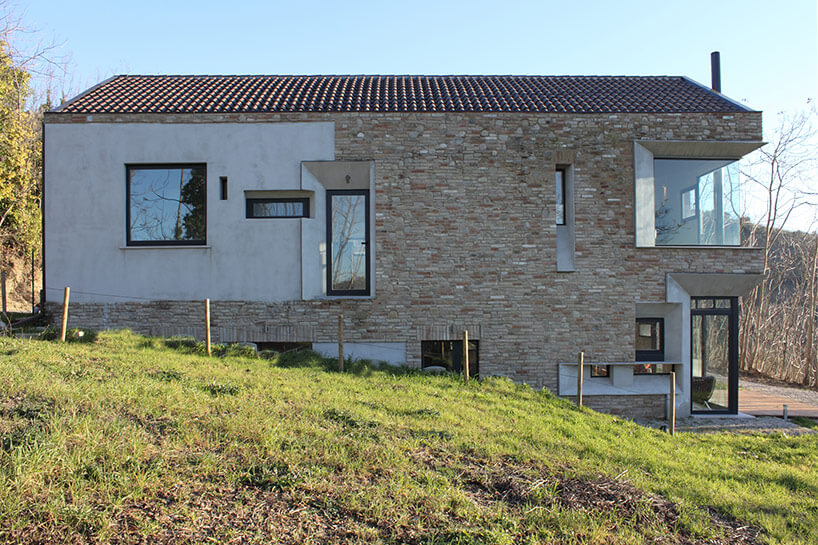 căn nhà được xây bằng đá với khung bê tông (3)